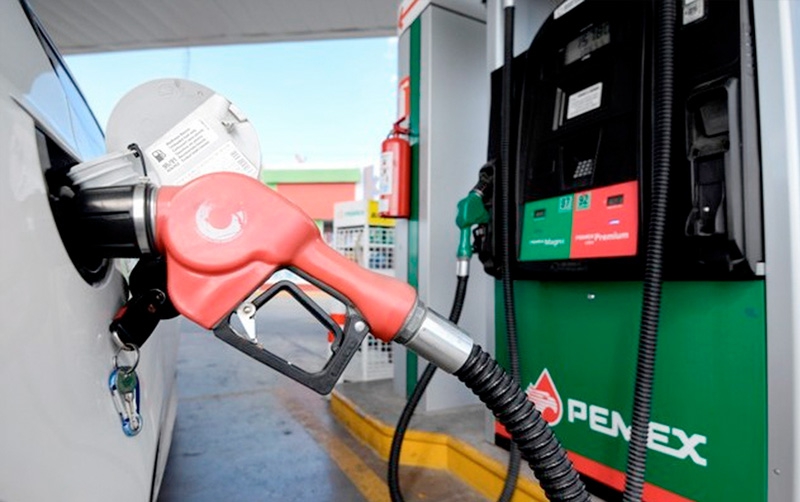 Gasolina en EU ya es más barata que en México