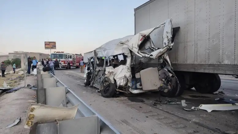 Carambola en la carretera México-Querétaro deja 10 heridos