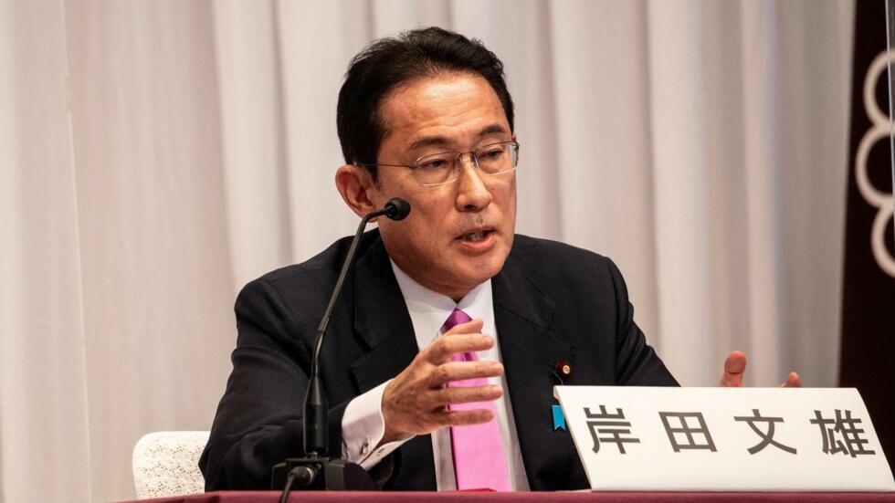 Cuestionan al primer ministro de Japón por reunión de su partido con ‘cariñosas’